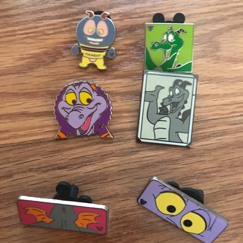Disney pins